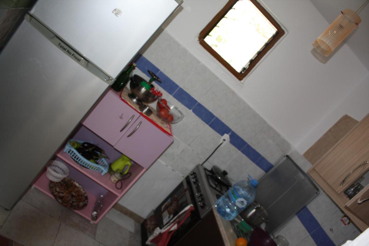 Guesthouse Benardo Sarande Ngoại thất bức ảnh