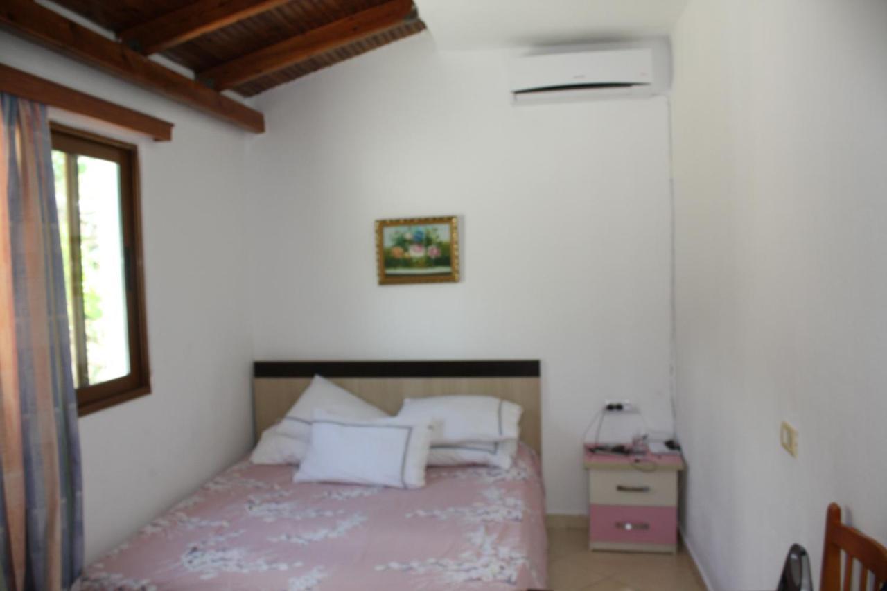 Guesthouse Benardo Sarande Ngoại thất bức ảnh